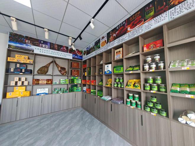 农副土特产品迎来新篇章 贵农物流园两家特产店盛大开业